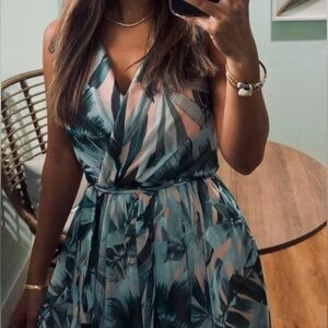 Chic Leaf Print Maxi Dress in Blue and Pink